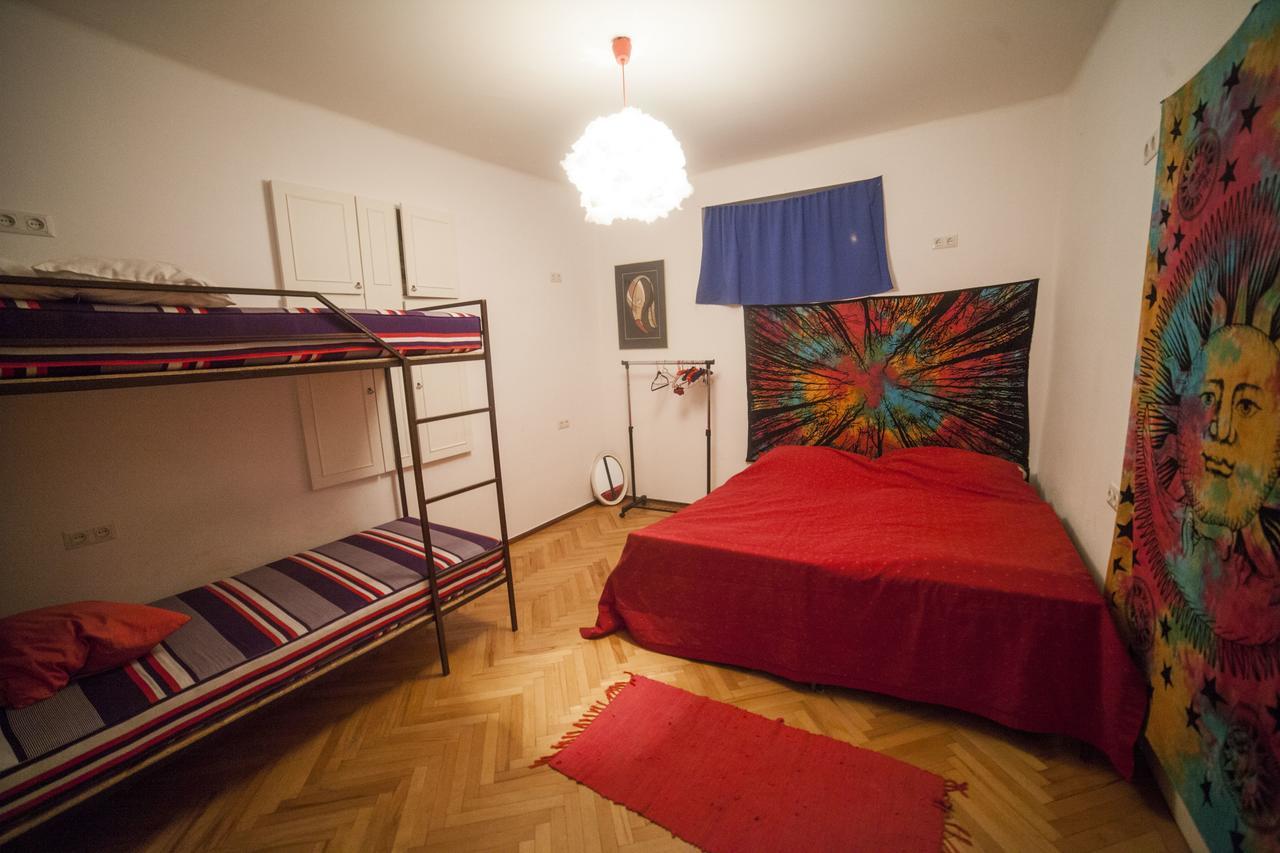Zgarbi Hostel Tbilissi Extérieur photo